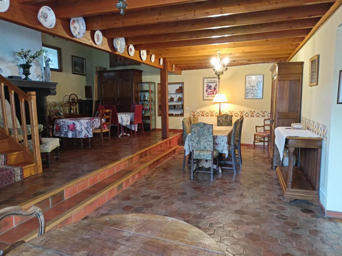 Au Fond De La Cour Bed & Breakfast Veyre-Monton Exterior photo