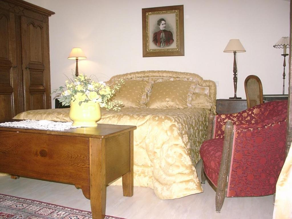 Au Fond De La Cour Bed & Breakfast Veyre-Monton Exterior photo
