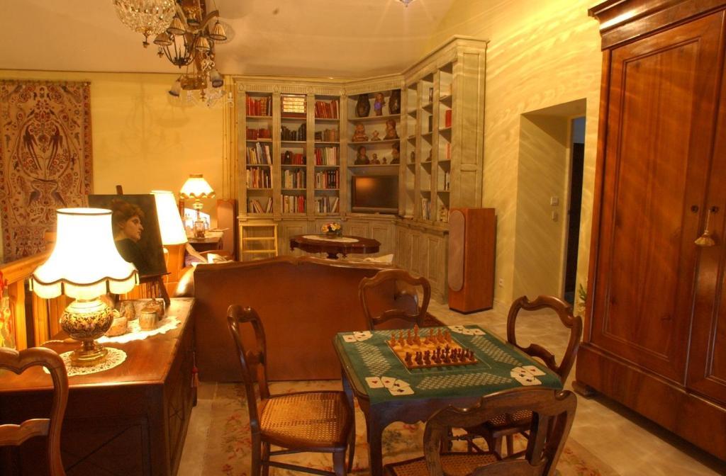 Au Fond De La Cour Bed & Breakfast Veyre-Monton Exterior photo