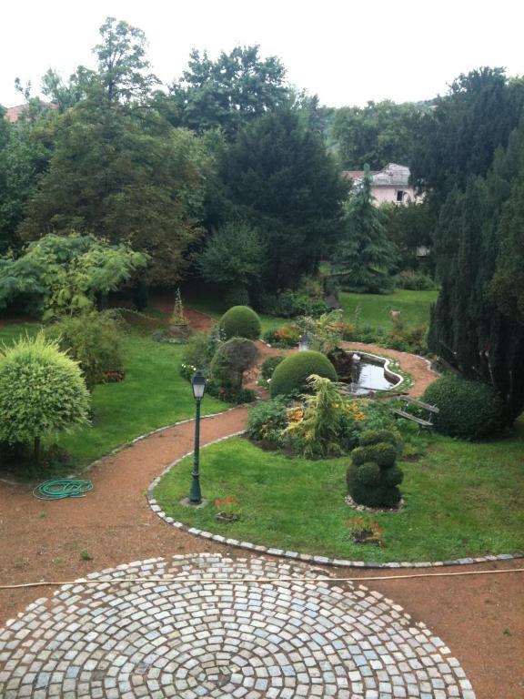 Au Fond De La Cour Bed & Breakfast Veyre-Monton Exterior photo