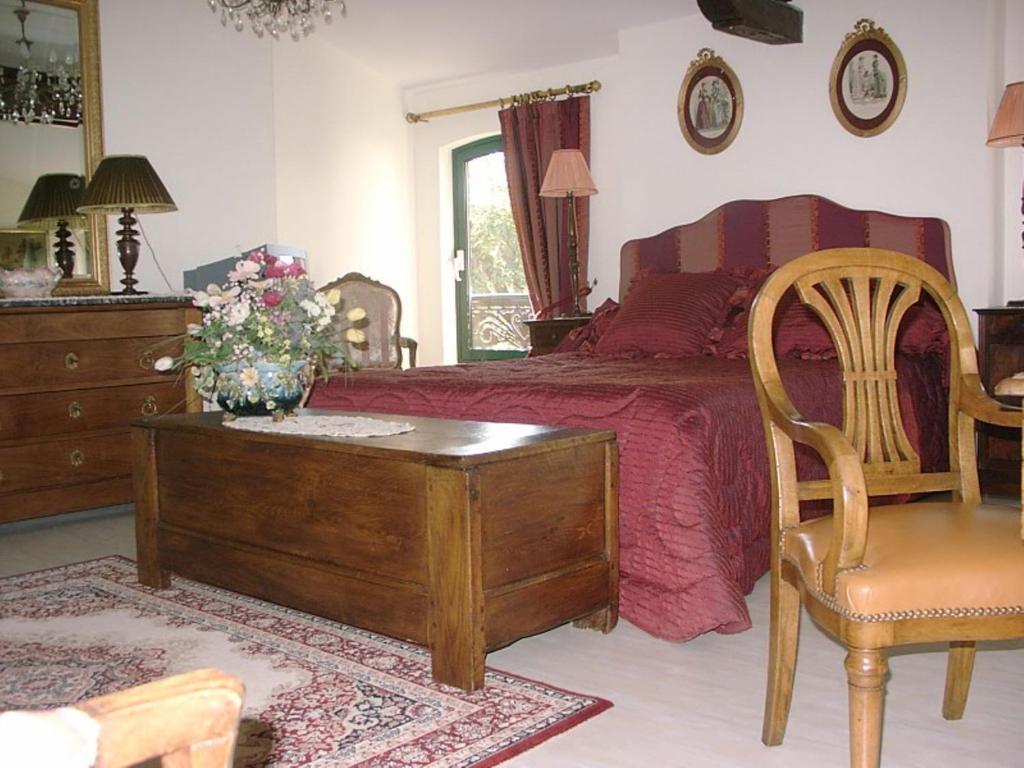 Au Fond De La Cour Bed & Breakfast Veyre-Monton Room photo